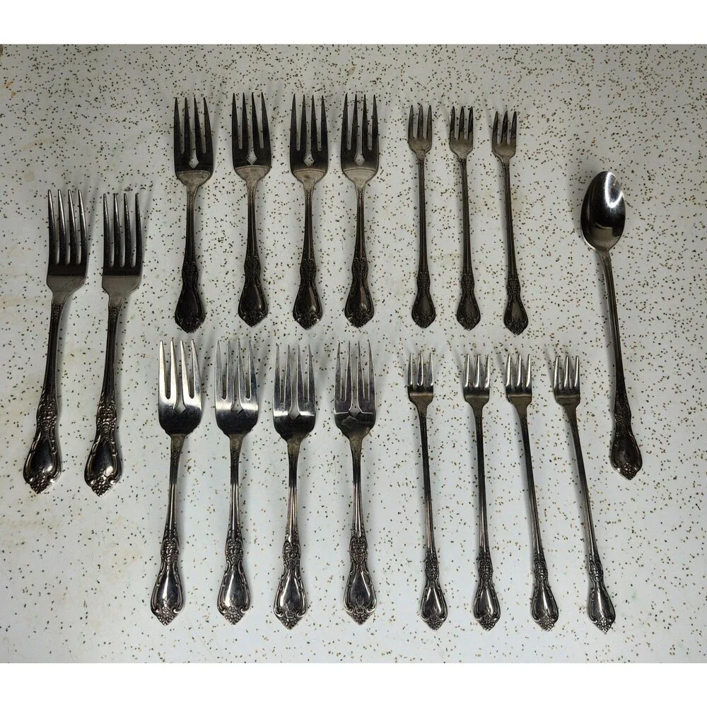 Oneida KENNETT SQUARE Distinction Deluxe Stainless Flatware 18 Piece Lot